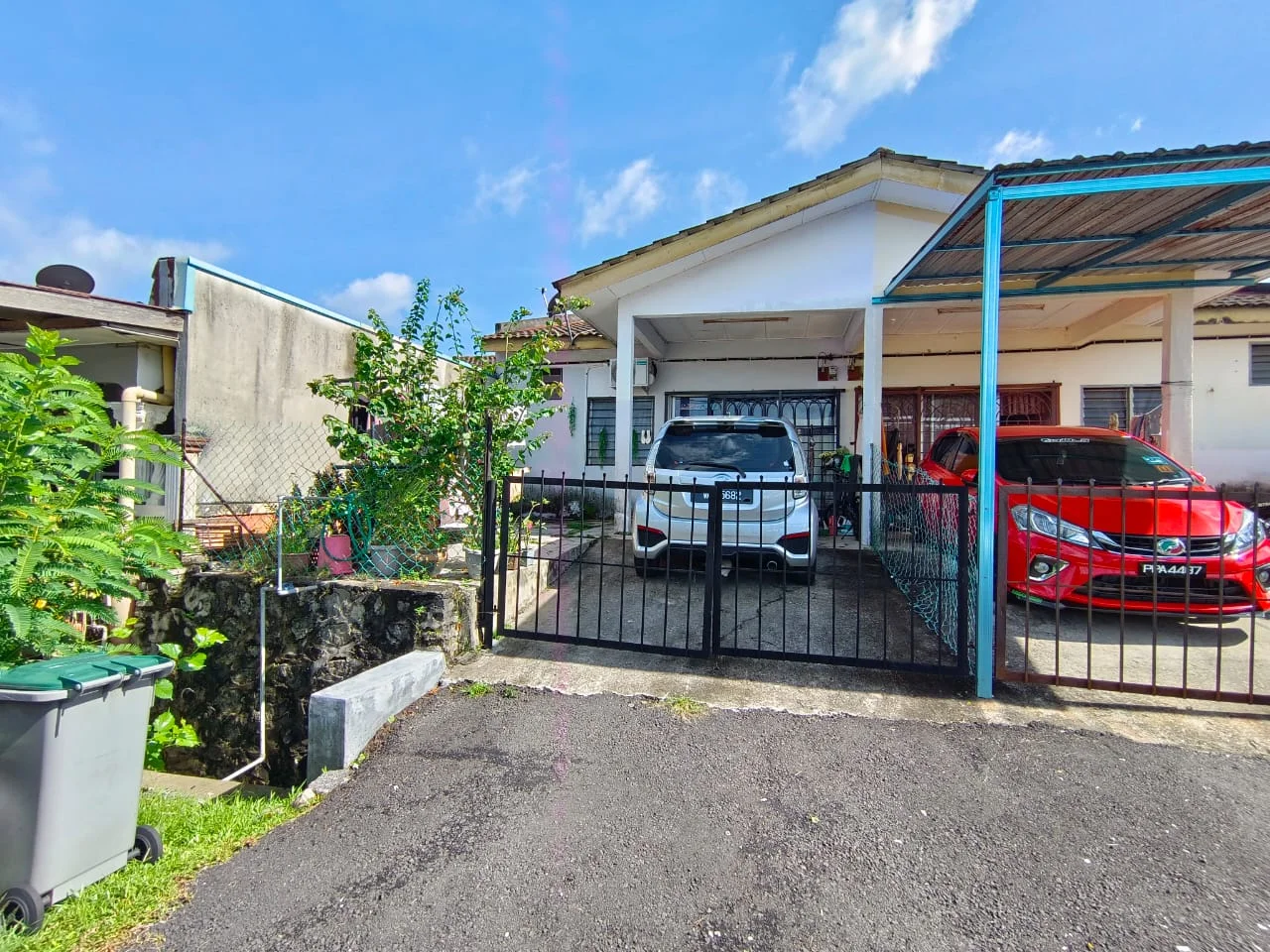 Teres Setingkat Taman Pedas Indah