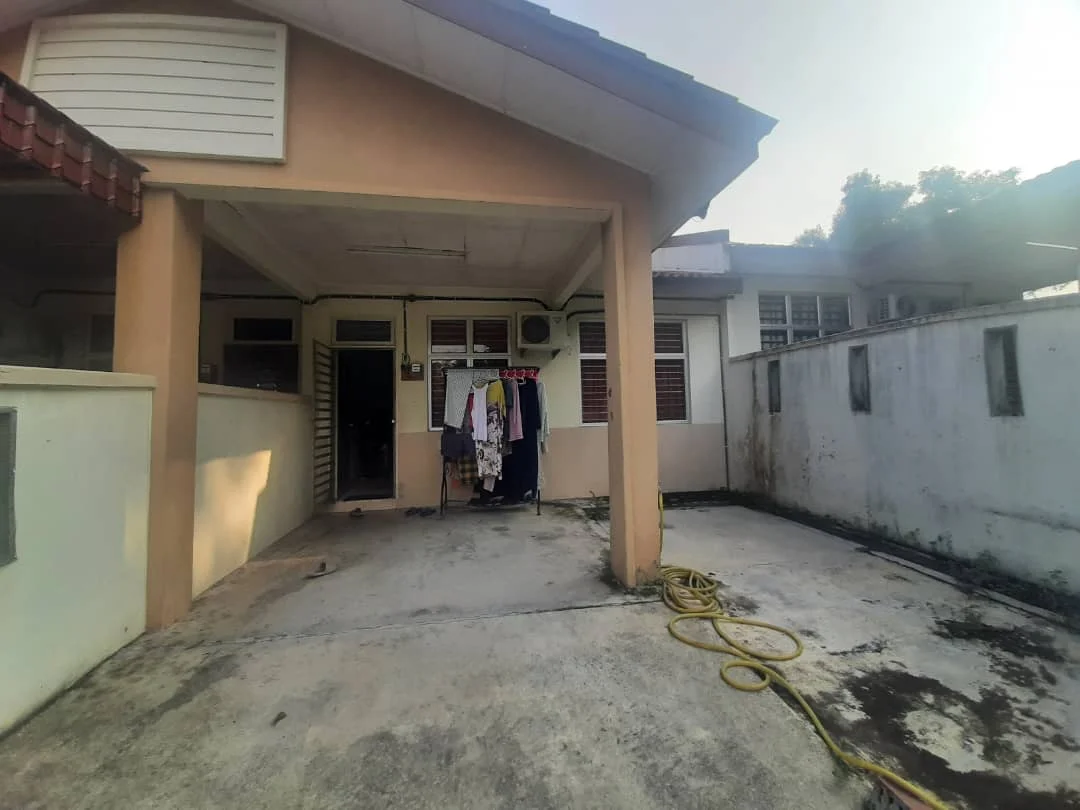 Teres Setingkat Taman Lavender Heights